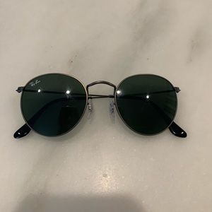 Ray-Band round metal black glasses